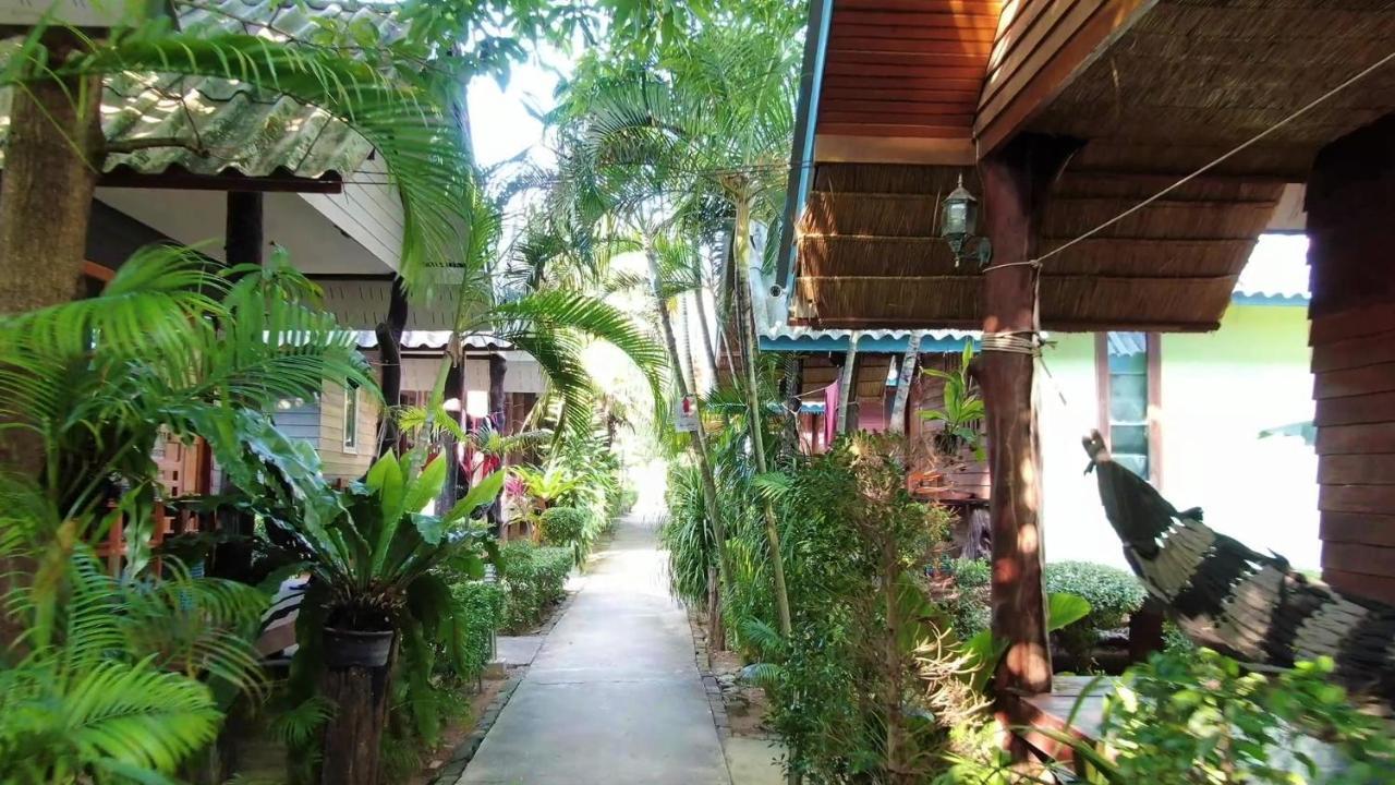 Lanta New Coconut Bungalow Koh Lanta Exterior photo